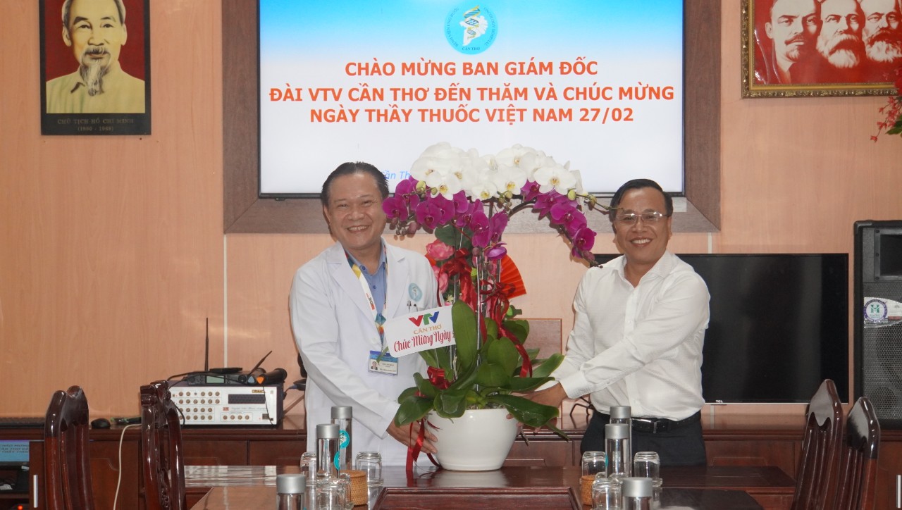 VTV Cần Thơ đến thăm và chúc mừng Ngày Thầy thuốc Việt Nam tại Bệnh viện Ung bướu thành phố Cần Thơ