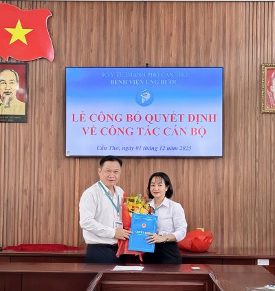 Trao quyết định bổ nhiệm vị trí Kế toán trưởng tại Bệnh viện Ung bướu thành phố Cần Thơ