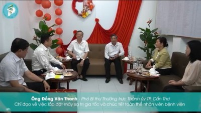 GIAO THỪA, LÃNH ĐẠO TP. CẦN THƠ KIỂM TRA TIẾN ĐỘ LẮP ĐẶT MÁY XẠ TRỊ, THĂM VÀ CHÚC TẾT BỆNH NHÂN