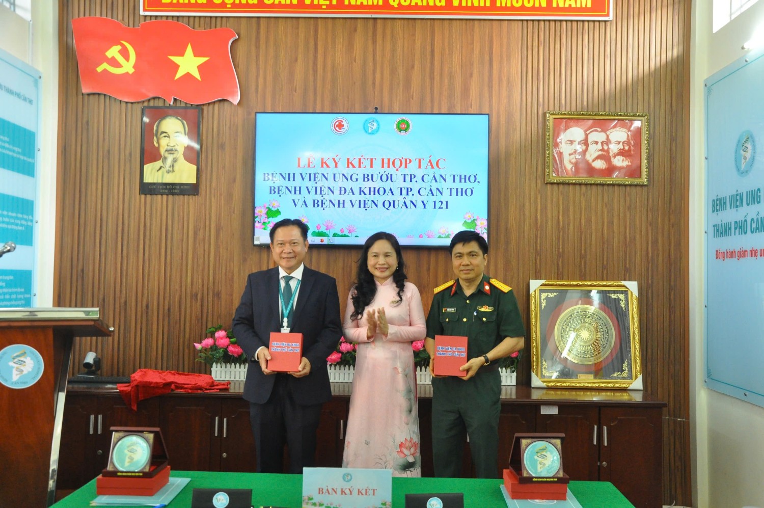 z7437859443955 017edb20305b42386e3a90b6f85e93cc